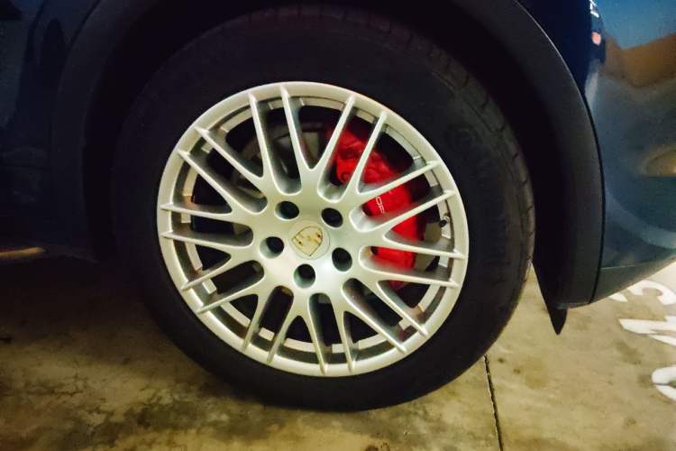 Used Porsche Cayenne 2011 Cayenne 3.0T Right Front Wheel Hub