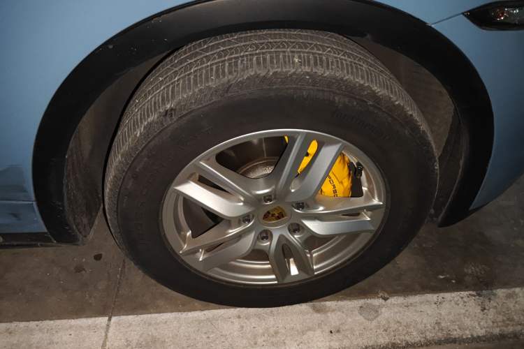 Used Porsche Cayenne 2011 Cayenne 3.0T Right Front Wheel Hub