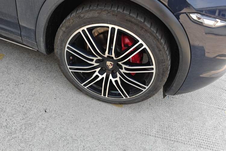 Used Porsche Cayenne 2011 Cayenne 3.0T Right Front Wheel Hub