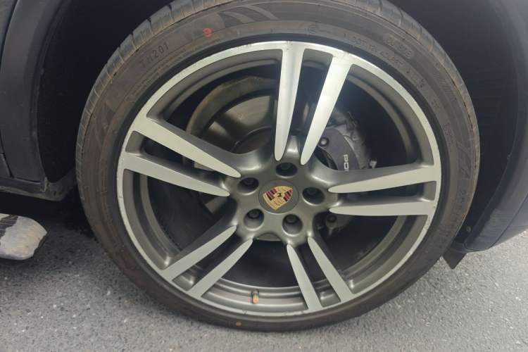Used Porsche Cayenne 2011 Cayenne 3.0T Right Front Wheel Hub
