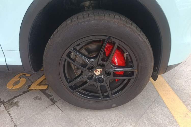 Used Porsche Cayenne 2011 Cayenne S 4.8L Right Front Wheel Hub