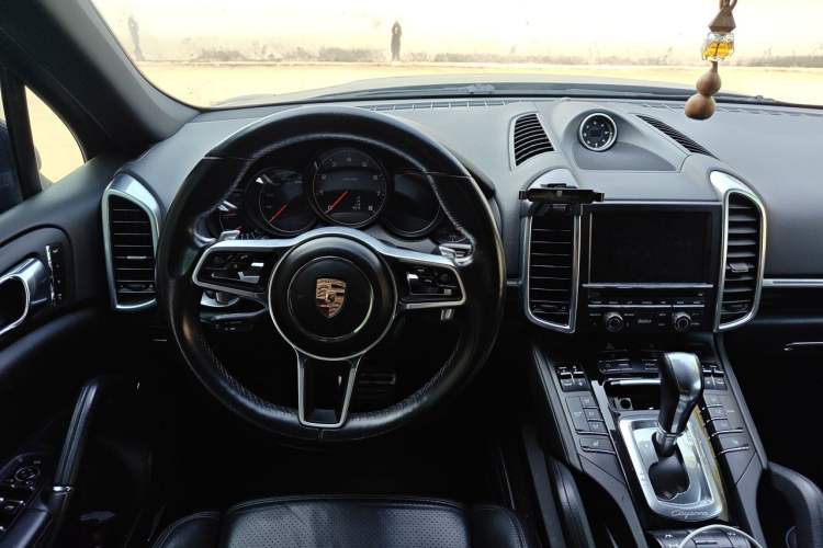 Used Porsche Cayenne 2011 Cayenne 3.0T Steering Wheel