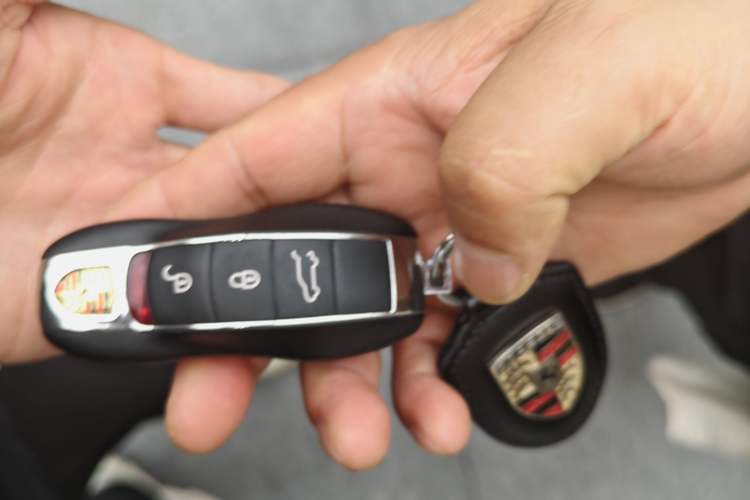 Used Porsche Cayenne 2011 Cayenne 3.0T Vehicle Key