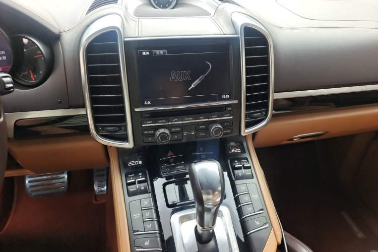 Used Porsche Cayenne 2011 Cayenne 3.0T Audio And AC Panel
