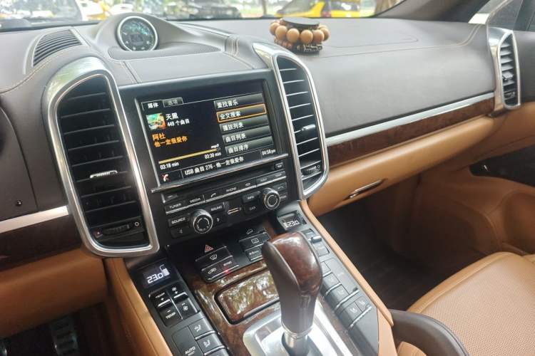 Used Porsche Cayenne 2011 Cayenne 3.0T Audio And AC Panel