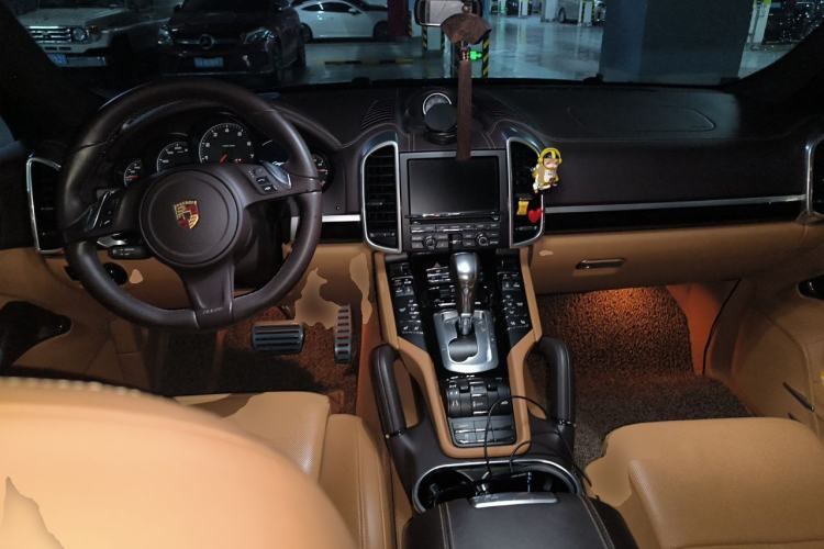 Used Porsche Cayenne 2011 Cayenne 3.0T Center Console