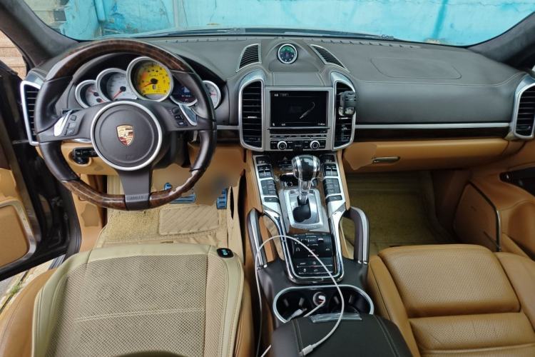 Used Porsche Cayenne 2011 Cayenne Turbo 4.8T Center Console