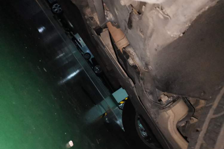 Used Porsche Cayenne 2011 3.6L automatic transmission U.S. specification Chassis Front