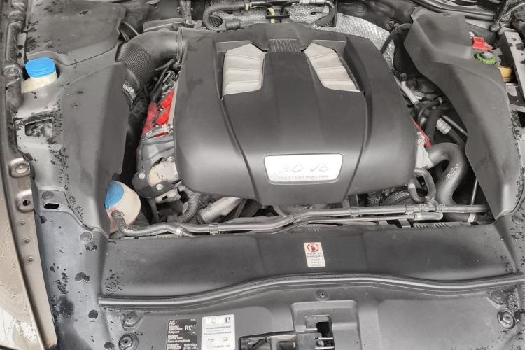 Used Porsche Cayenne 2011 Cayenne 3.0T Engine Bay