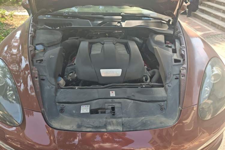 Used Porsche Cayenne 2011 Cayenne 3.0T Engine Bay