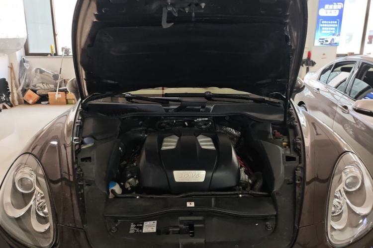 Used Porsche Cayenne 2011 Cayenne 3.0T Engine Bay