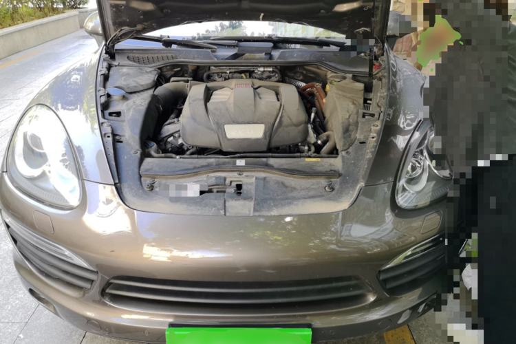 Used Porsche Cayenne 2011 Cayenne S Hybrid 3.0T Engine Bay
