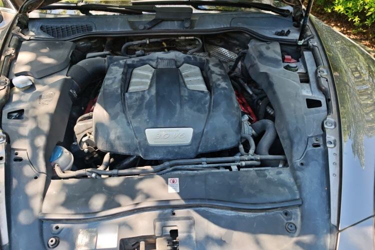 Used Porsche Cayenne 2011 Cayenne 3.0T Engine Bay