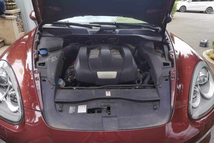 Used Porsche Cayenne 2011 Cayenne 3.0T Engine Bay