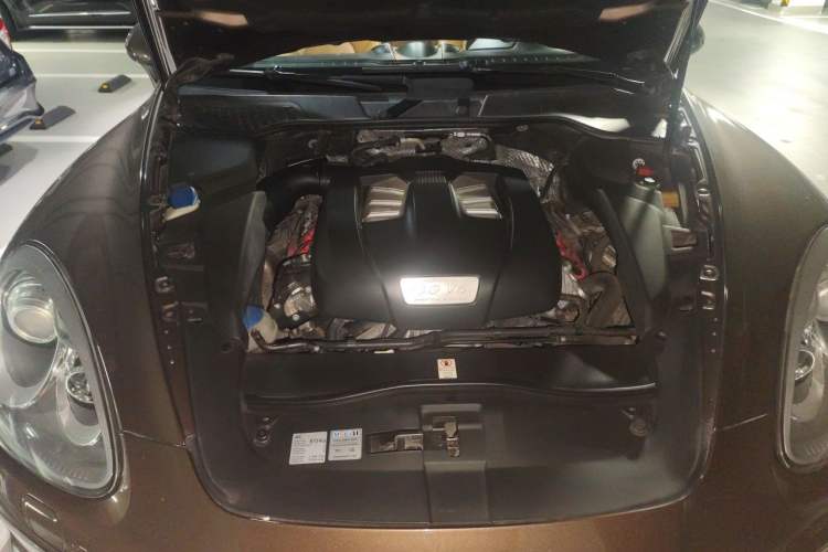Used Porsche Cayenne 2011 Cayenne 3.0T Engine Bay