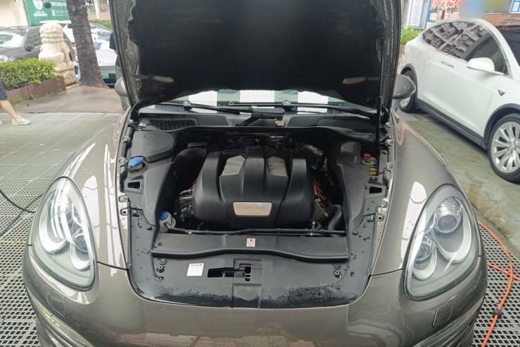 Used Porsche Cayenne 2011 Cayenne 3.0T Engine Bay