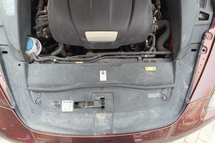 Used Porsche Cayenne 2011 Cayenne S Hybrid 3.0T Engine Bay