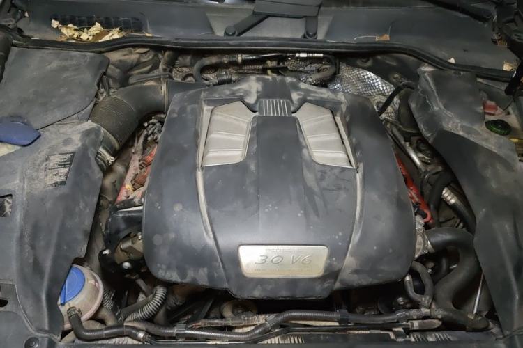 Used Porsche Cayenne 2011 Cayenne 3.0T Engine Bay