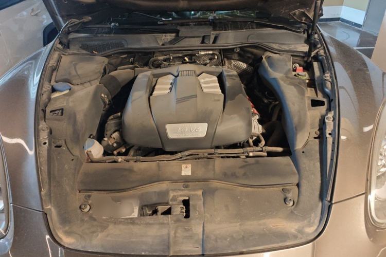 Used Porsche Cayenne 2011 Cayenne 3.0T Engine Bay