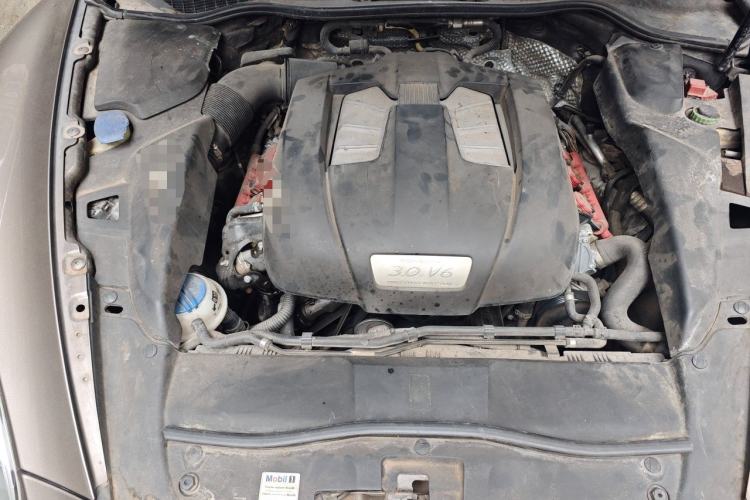 Used Porsche Cayenne 2011 Cayenne 3.0T Engine Bay