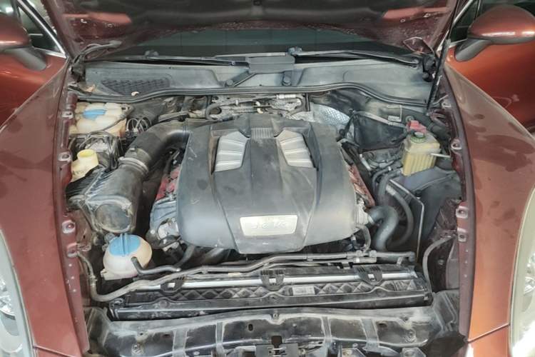 Used Porsche Cayenne 2011 Cayenne 3.0T Engine Bay