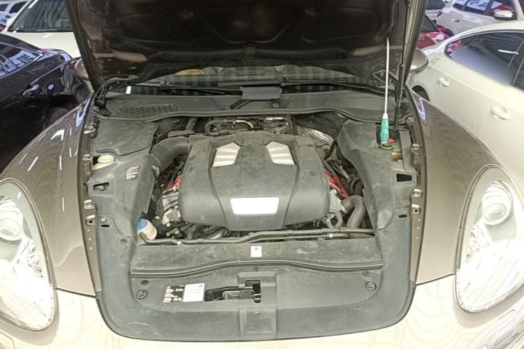 Used Porsche Cayenne 2011 Cayenne 3.0T Engine Bay