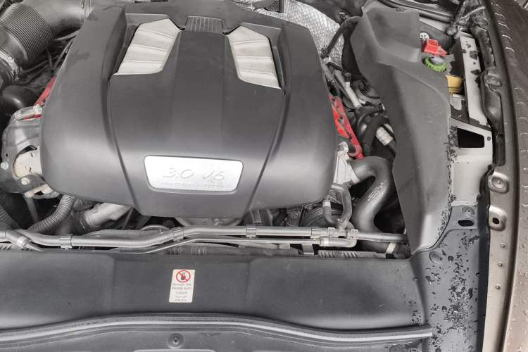 Used Porsche Cayenne 2011 Cayenne 3.0T Engine Bay Left
