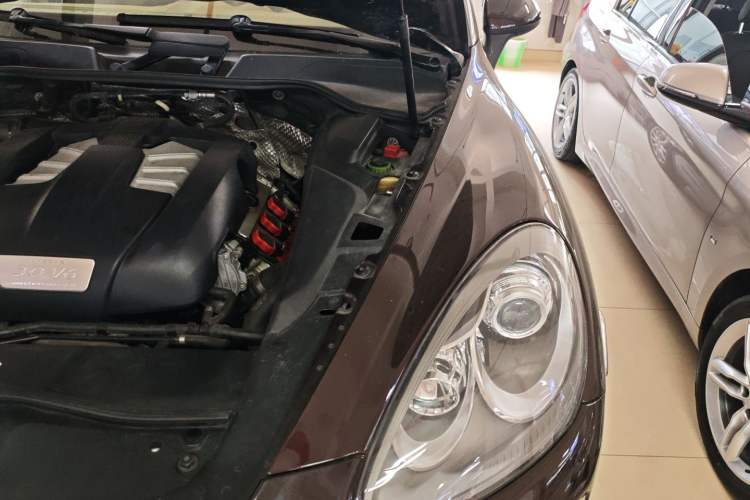 Used Porsche Cayenne 2011 Cayenne 3.0T Engine Bay Left