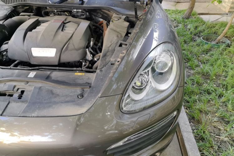 Used Porsche Cayenne 2011 Cayenne S Hybrid 3.0T Engine Bay Left