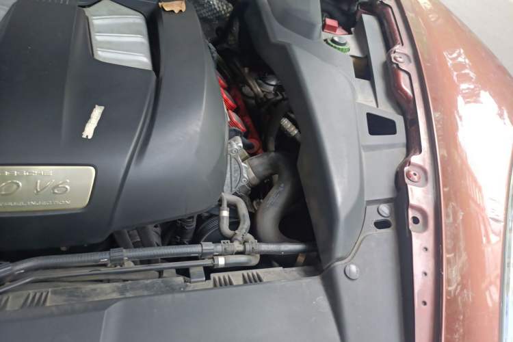 Used Porsche Cayenne 2011 Cayenne 3.0T Engine Bay Left