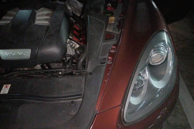 Used Porsche Cayenne 2011 Cayenne 3.0T Engine Bay Left