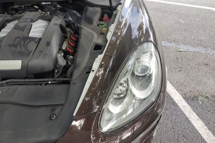 Used Porsche Cayenne 2011 Cayenne 3.0T Engine Bay Left