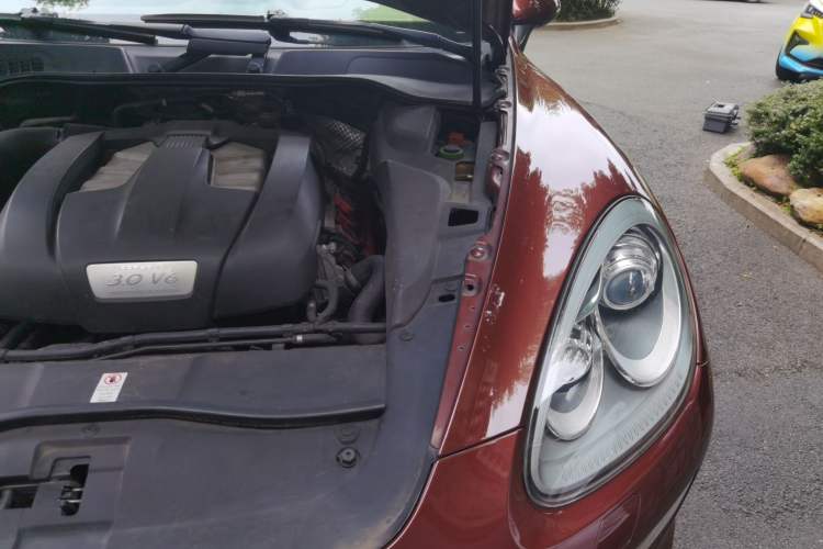 Used Porsche Cayenne 2011 Cayenne 3.0T Engine Bay Left