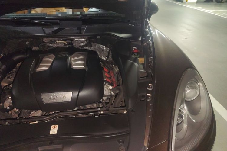 Used Porsche Cayenne 2011 Cayenne 3.0T Engine Bay Left