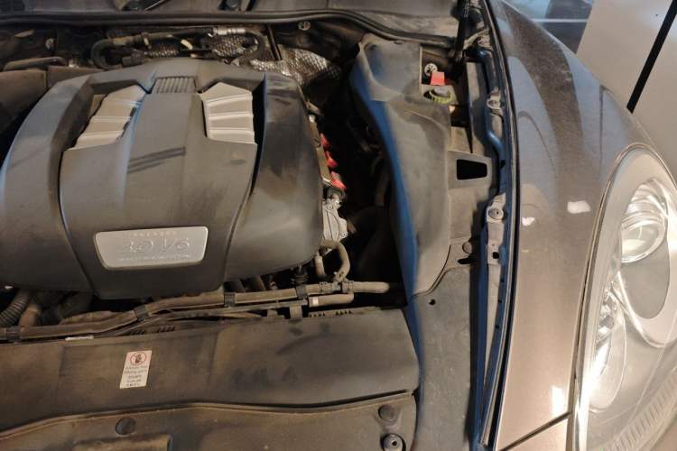 Used Porsche Cayenne 2011 Cayenne 3.0T Engine Bay Left