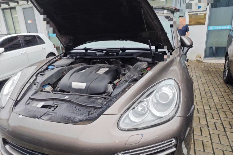 Used Porsche Cayenne 2011 Cayenne 3.0T Engine Bay Left