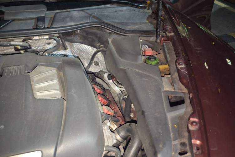 Used Porsche Cayenne 2011 Cayenne 3.0T Engine Bay Left