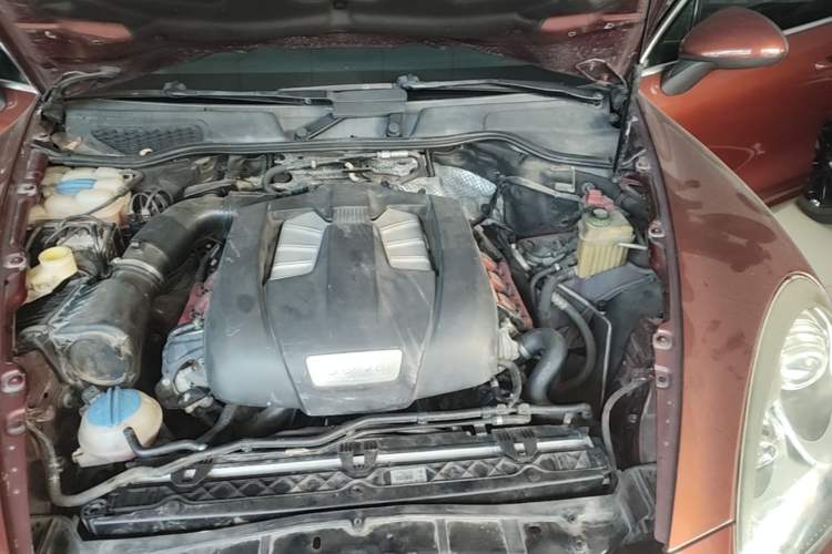 Used Porsche Cayenne 2011 Cayenne 3.0T Engine Bay Left