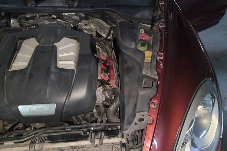 Used Porsche Cayenne 2011 Cayenne 3.0T Engine Bay Left