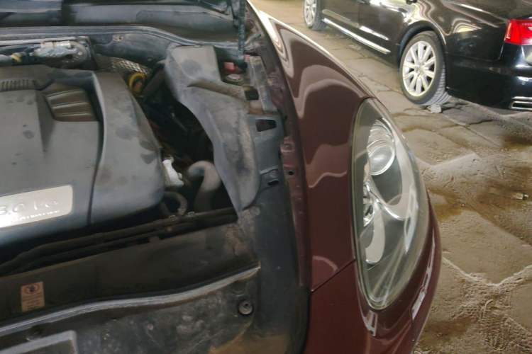 Used Porsche Cayenne 2011 Cayenne 3.0T Engine Bay Left