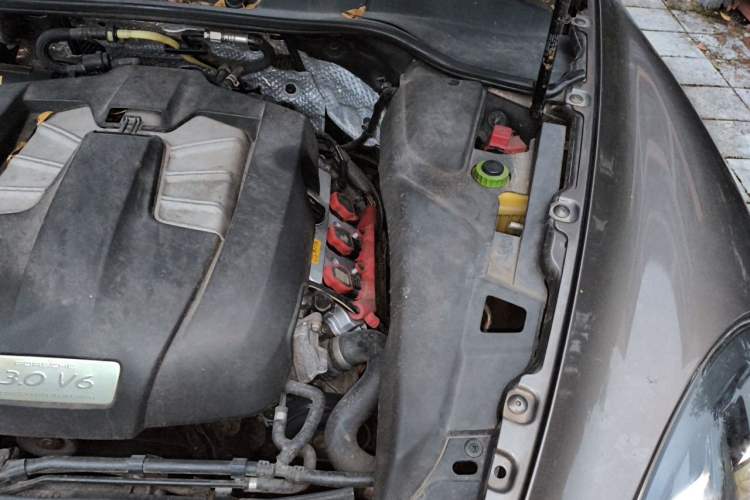 Used Porsche Cayenne 2011 Cayenne 3.0T Engine Bay Left