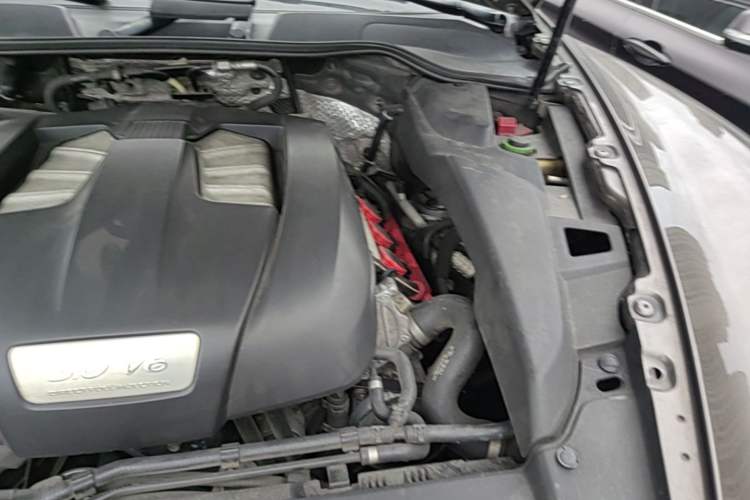 Used Porsche Cayenne 2011 Cayenne 3.0T Engine Bay Left