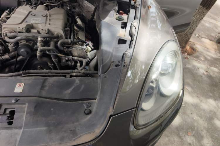 Used Porsche Cayenne 2011 Cayenne 3.0T Engine Bay Left