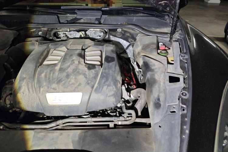 Used Porsche Cayenne 2011 Cayenne 3.0T Engine Bay Left
