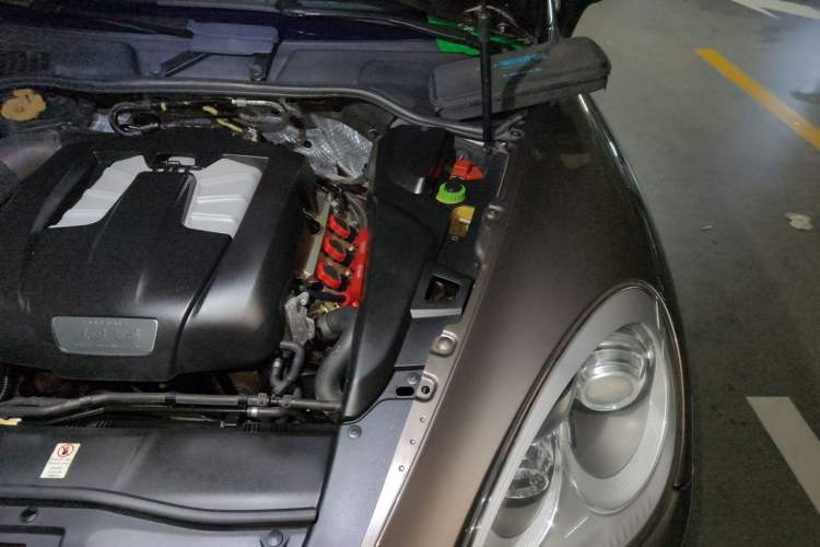 Used Porsche Cayenne 2011 Cayenne 3.0T Engine Bay Left
