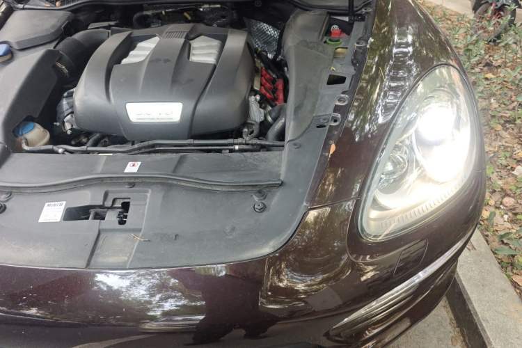 Used Porsche Cayenne 2011 Cayenne 3.0T Engine Bay Left