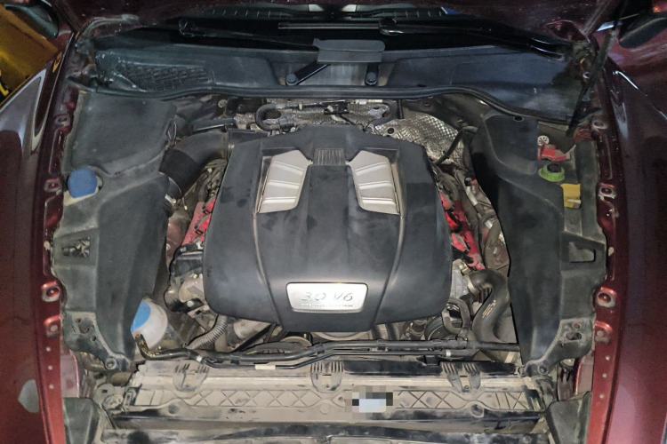 Used Porsche Cayenne 2011 Cayenne 3.0T Engine Bay
