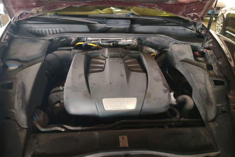 Used Porsche Cayenne 2011 Cayenne 3.0T Engine Bay