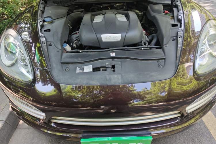 Used Porsche Cayenne 2011 Cayenne 3.0T Engine Bay