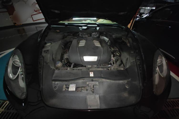 Used Porsche Cayenne 2011 Cayenne 3.0T Engine Bay